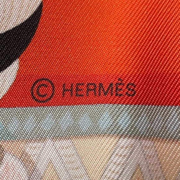 HERMES Carre Double Face Gala Epaulettes Size 90 Silk100% Curry/Corail/Ebene - Picture 6 of 8